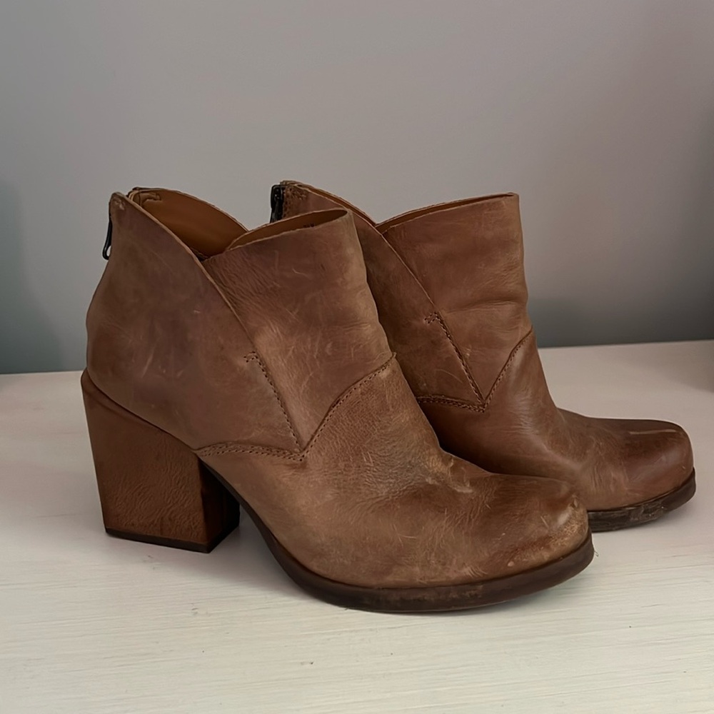 Korks Leather Boots